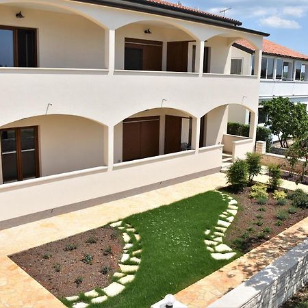 Apartmani Diana Novigrad Istria Exterior foto