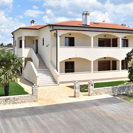 Apartmani Diana Novigrad Istria Exterior foto