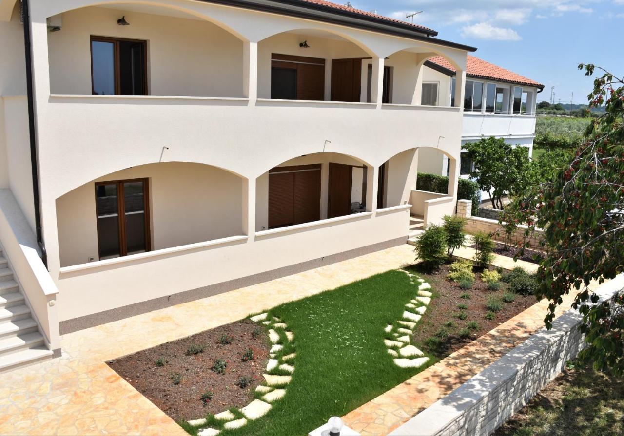 Apartmani Diana Novigrad Istria Exterior foto