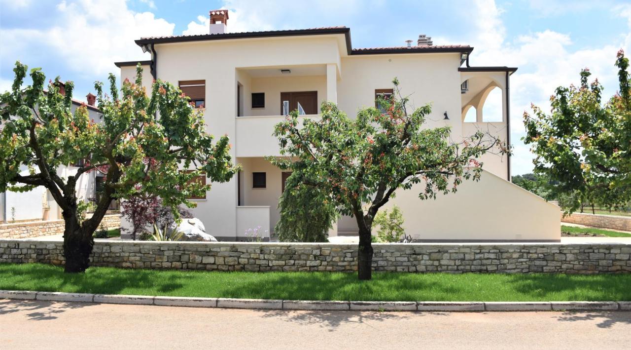 Apartmani Diana Novigrad Istria Exterior foto
