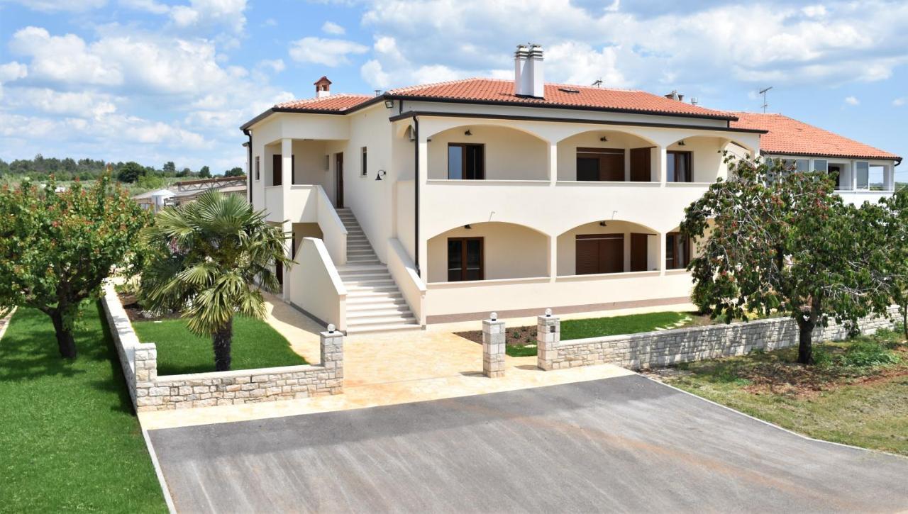 Apartmani Diana Novigrad Istria Exterior foto