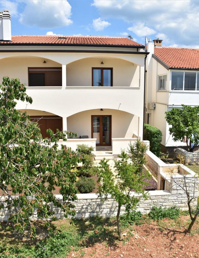 Apartmani Diana Novigrad Istria Exterior foto