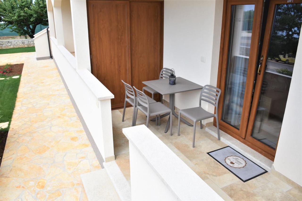 Apartmani Diana Novigrad Istria Exterior foto
